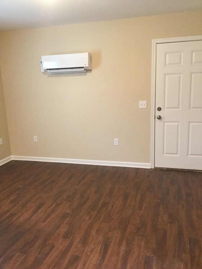 Building Photo - Newly Renovated 1 bedroom/1 bath in Willia...