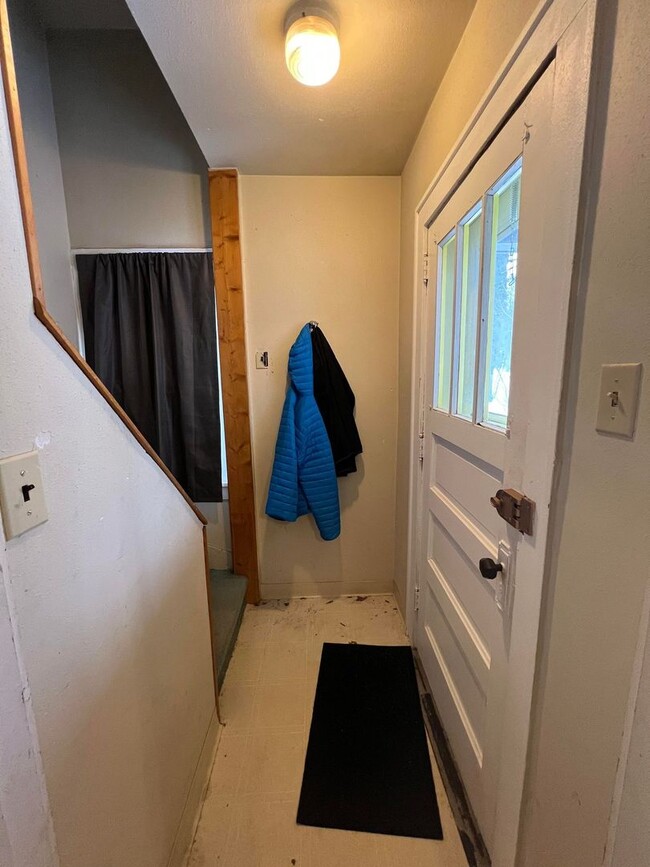 Building Photo - 305 Maryland St