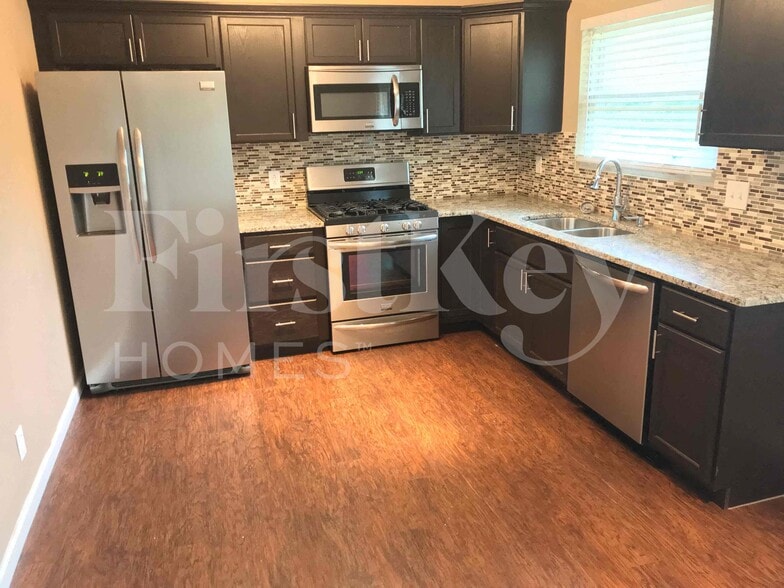 Building Photo - 6380 El Serrano Dr