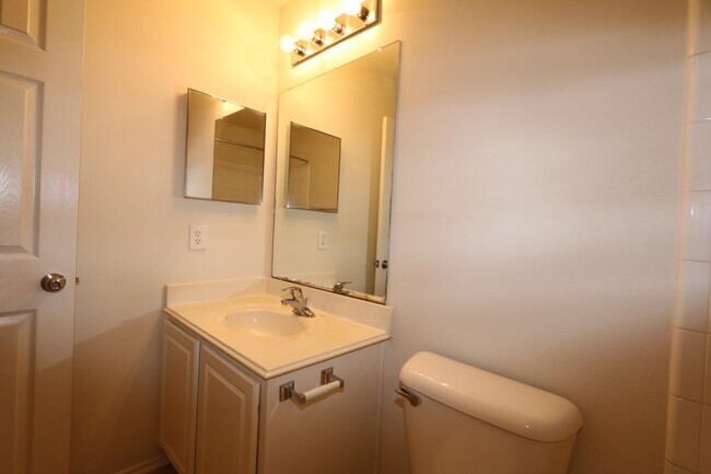 Building Photo - 14418 Fairbuff Ln