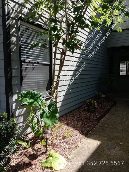 Building Photo - 4419 SW 20th Ln