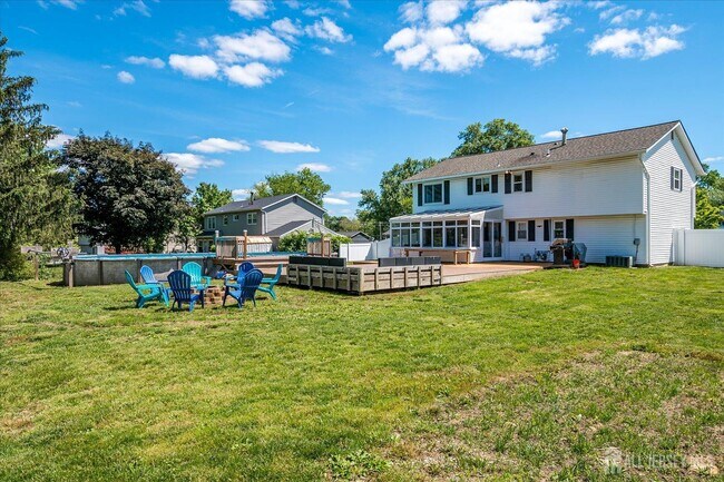 Building Photo - 25 Yorktowne Dr