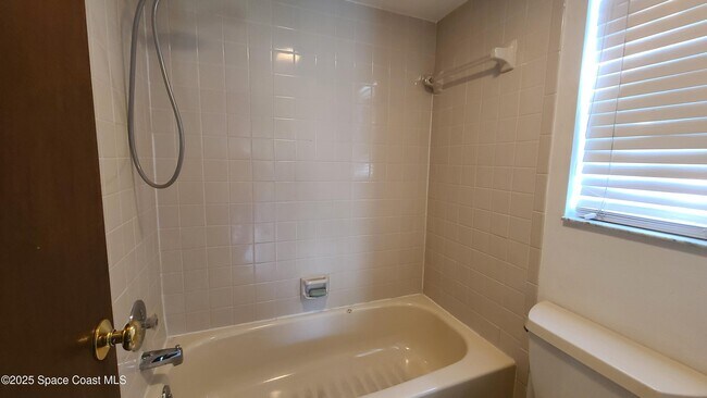 Building Photo - 3100 Sir Hamilton Cir