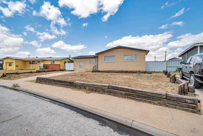 Building Photo - 3822 Walnut Ave