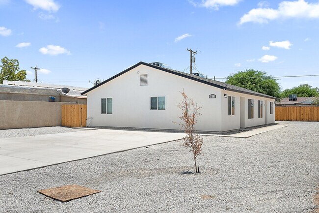 Building Photo - 3850 S 18th St