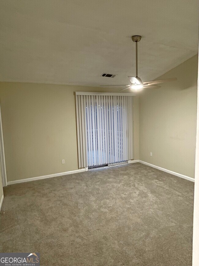 Building Photo - 1530 Pin Oak Ln SE