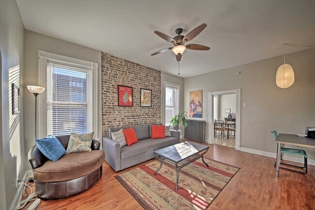 Building Photo - Amazingly Spacious Apartment with ALL util...