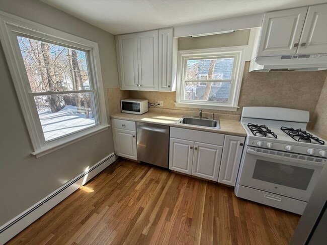 Building Photo - 252 Mechanic St