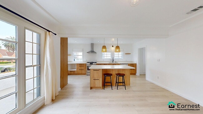 Building Photo - Charming 3BR/2BA Home in Prime Los Angeles...