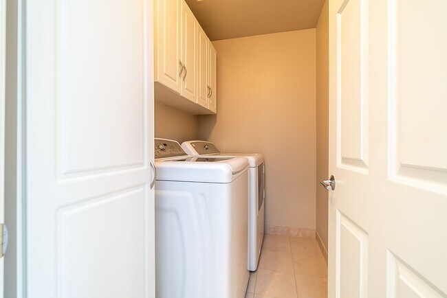 Building Photo - Quiet and Private 3 Bedroom Home in The Cape Community!