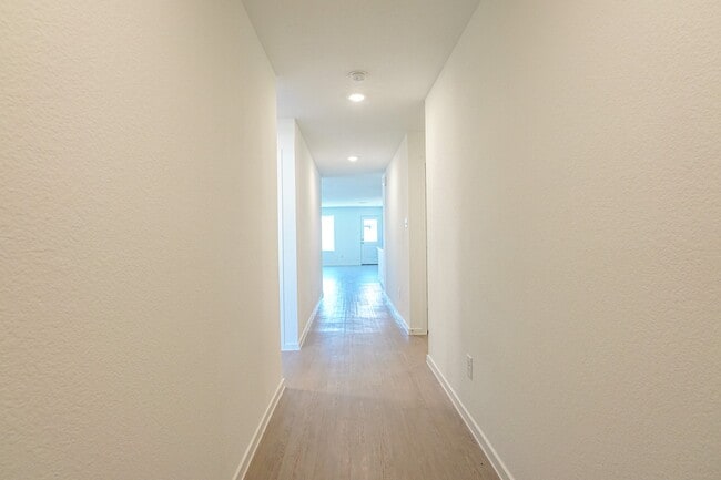 Building Photo - 2718 Pebble Whisper Dr