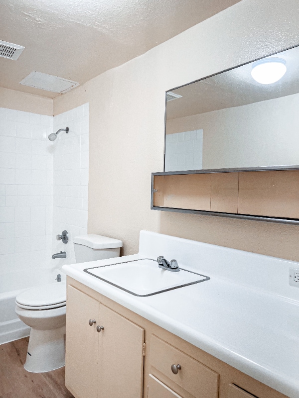 Building Photo - 1001 E Stearns Ave