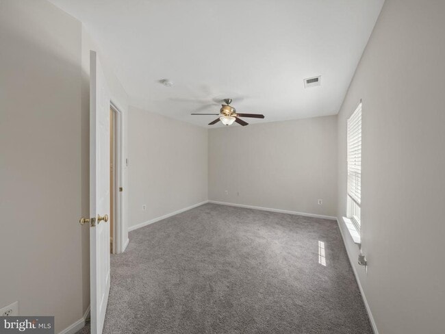 Building Photo - 43103 Lake Ridge Pl