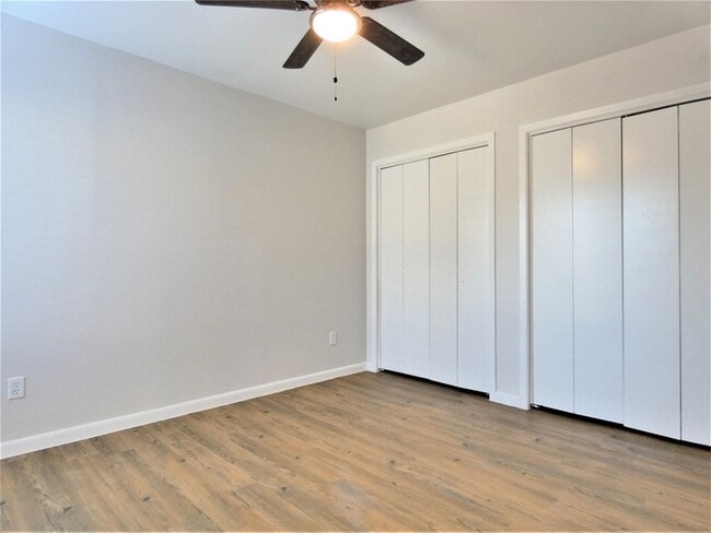 Building Photo - 606 Golfview Dr
