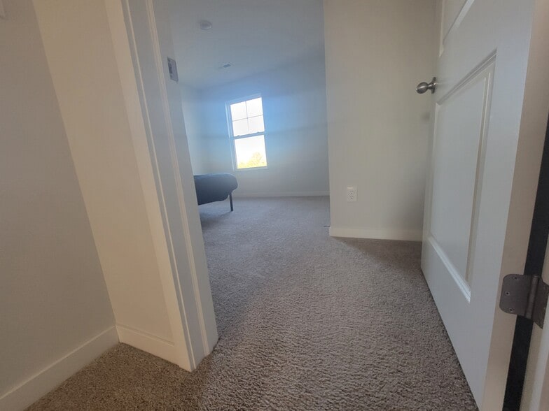 Building Photo - 131 Natalie Ln