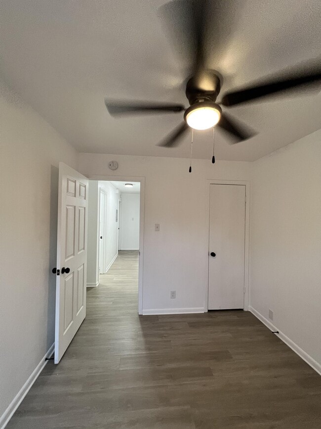 Building Photo - 1402 Missouri Ave