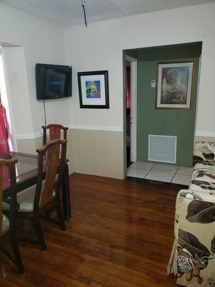 Building Photo - 1922 Jefferson St