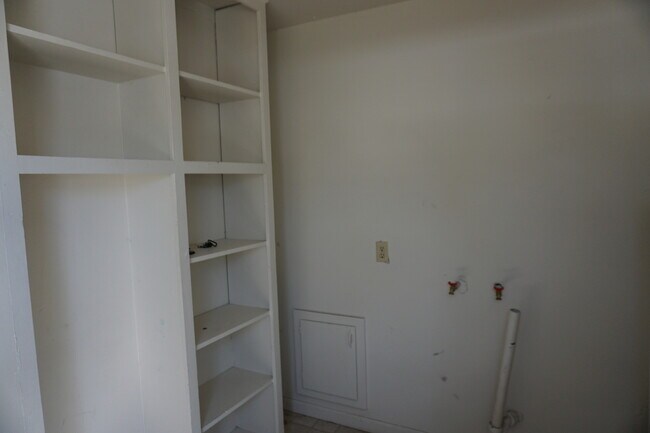 Building Photo - 3543 Valley Heights Dr