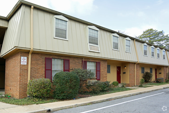 Primary Photo - Medford Manor Apartments