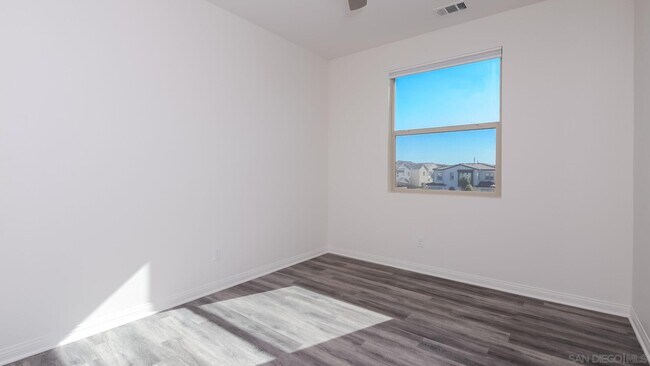 Building Photo - 1167 Calle Obsidiana