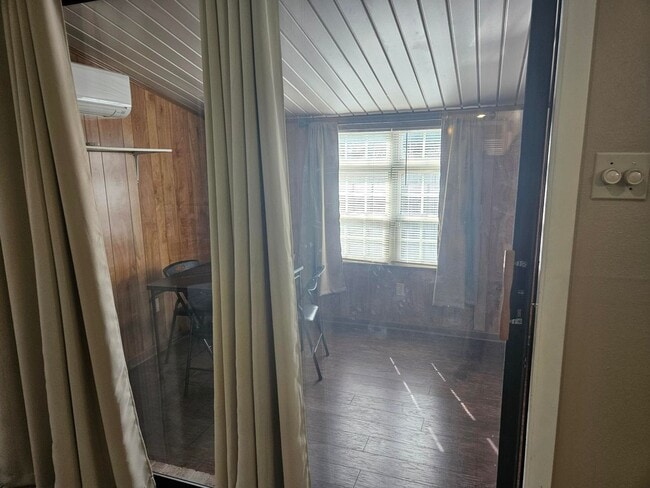 Building Photo - 2 or 3 Bed / 2 Bath Condo in Greenbriar Available Soon!