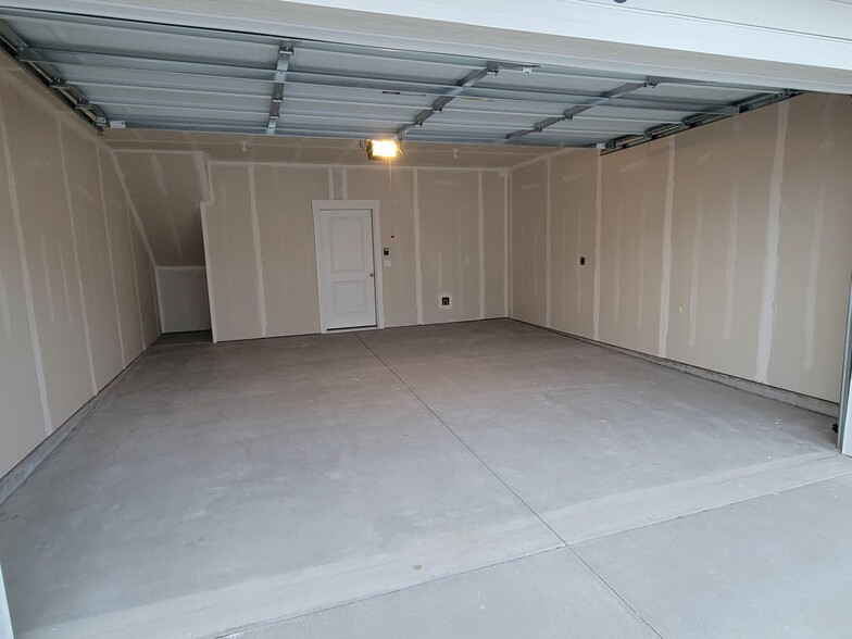 Garage - 3155 S 350 W