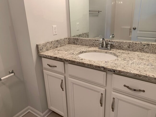 Building Photo - End Unit Townhome in Campbell County