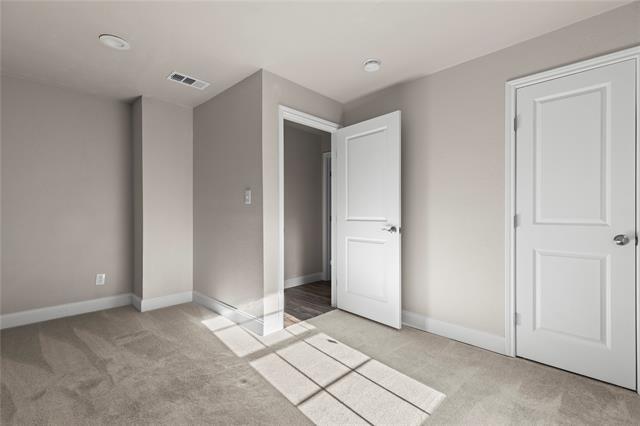 Building Photo - 5517 Greenview Ct