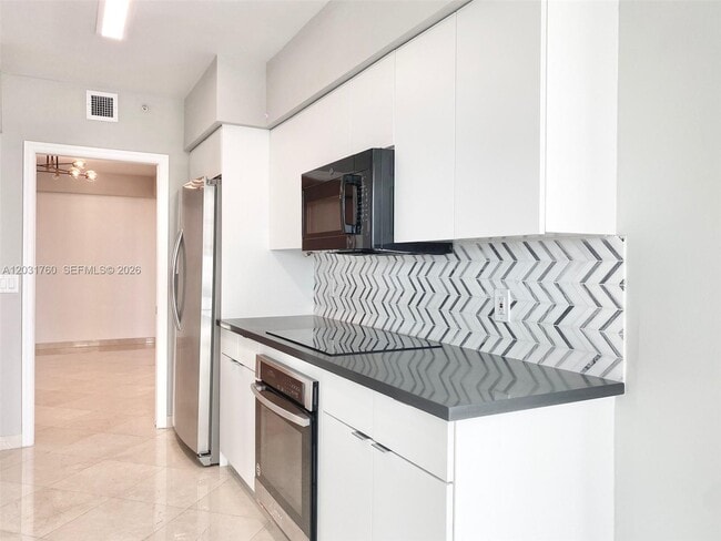 Building Photo - 16400 Collins Ave