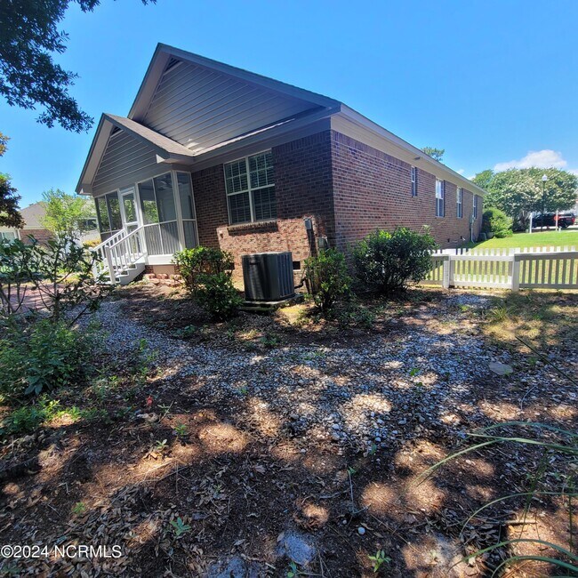 Building Photo - 7800 Cypress Island Dr