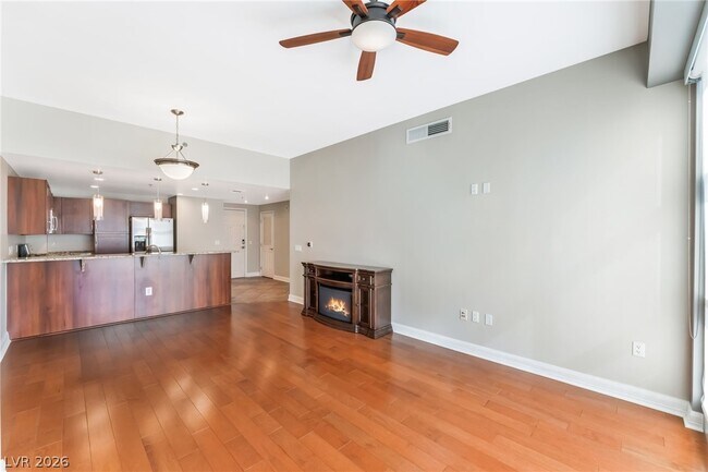 Building Photo - 150 S Las Vegas Blvd