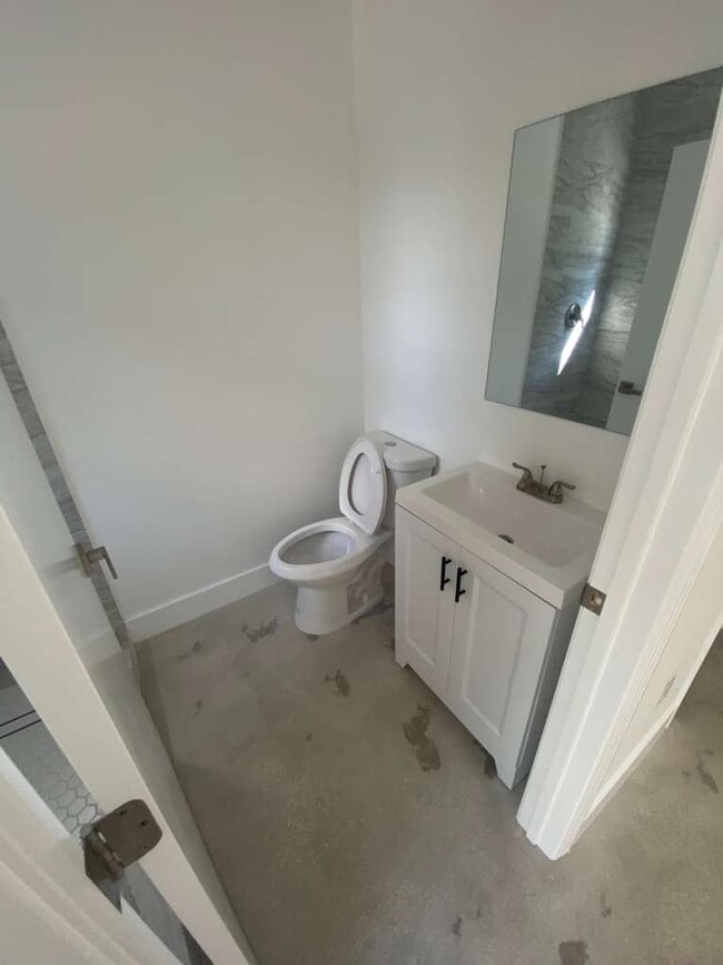 Building Photo - 6233 NW 20th Ave