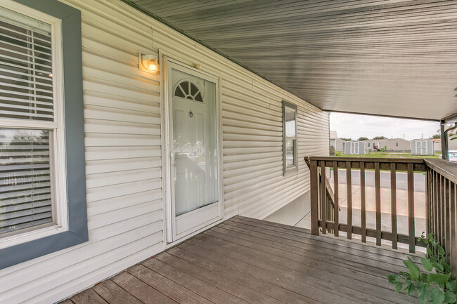 Building Photo - 7151 Woodlake Pkwy