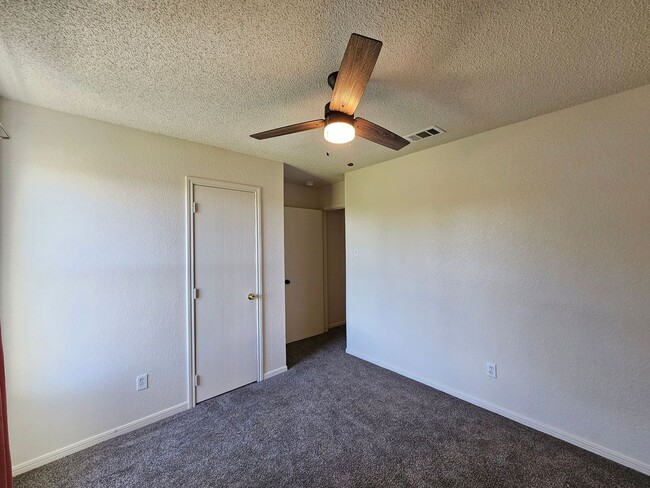 Building Photo - HUD / SECTION 8 ACCEPTED - RENT SPECIAL - AVAILABLE NOW!
