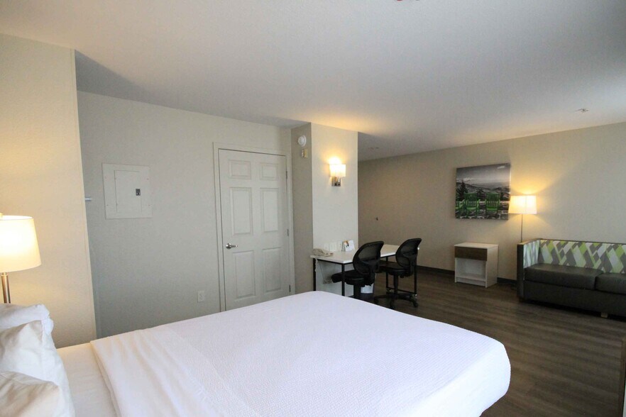 Building Photo - Furnished Studio-Albuquerque - Rio Rancho Blvd.