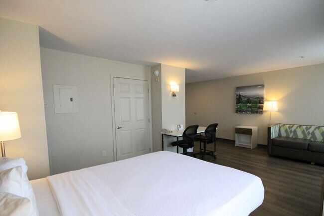 Building Photo - Furnished Studio-Albuquerque - Rio Rancho Blvd.