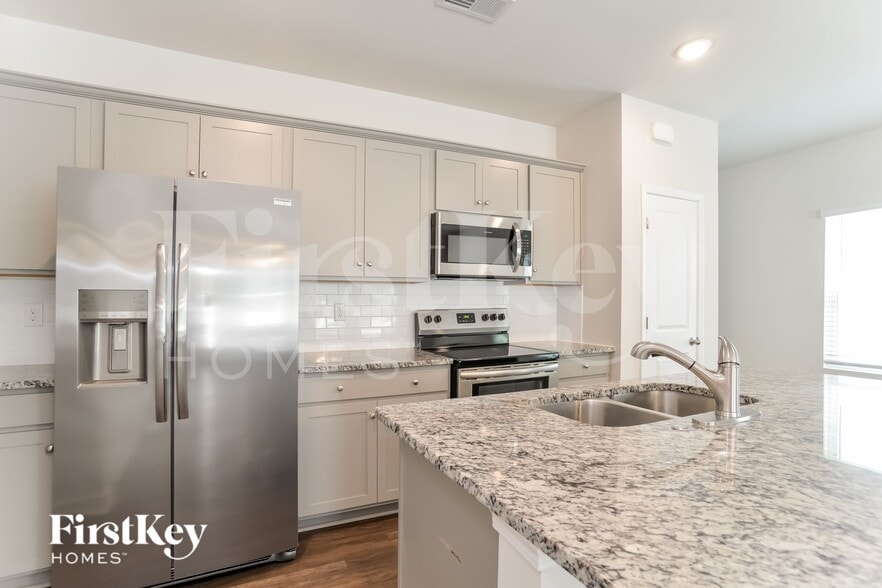 Building Photo - 2058 Cypress Village Dr NW