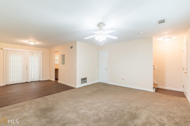 Building Photo - 990 Sexton Dr