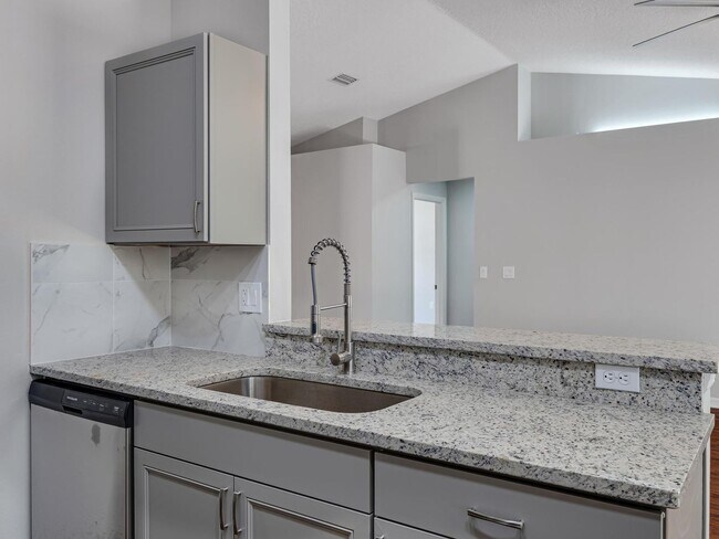 Building Photo - 91 Pebble Beach Dr