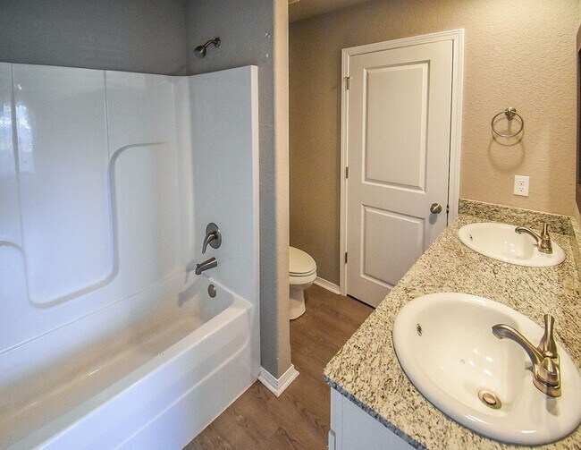 Building Photo - Nice 3 Bed/2 Bath Duplex in Prairie Grove