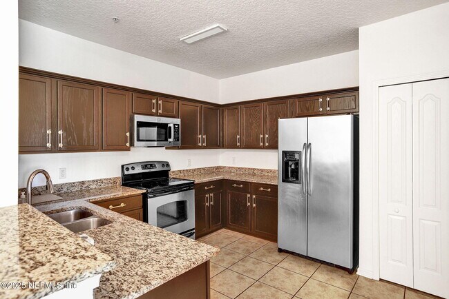 Building Photo - 4911 Key Lime Dr