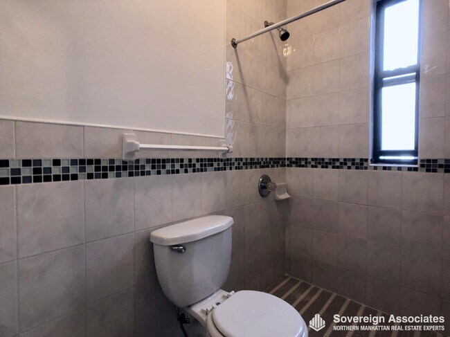 Building Photo - 401 E 68th St