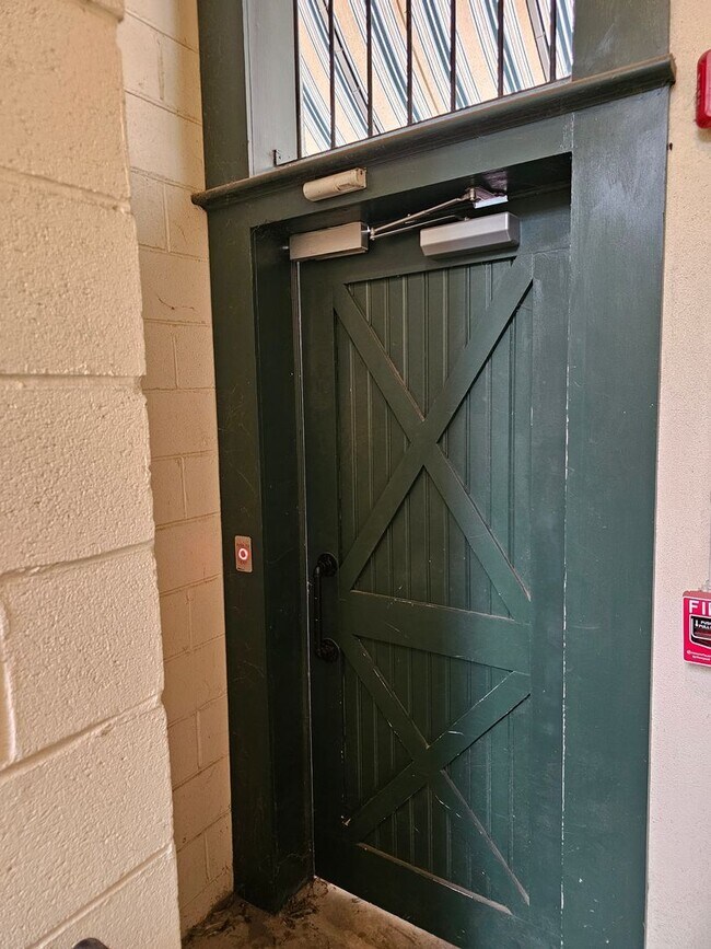 Building Photo - 103 E Main St