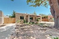 Building Photo - Ridgecrest 4 Bedroom 2 1/2 bath Executive ...