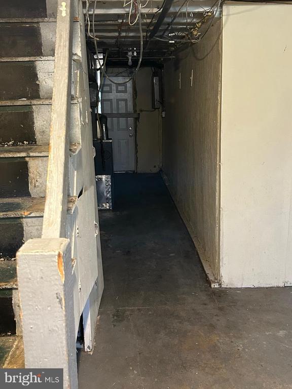 Building Photo - 330 W 21st St