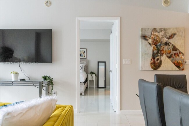 Building Photo - 485 Brickell Ave