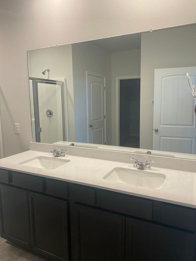 Building Photo - Brand New Construction - 4 bedroom 2 full ...