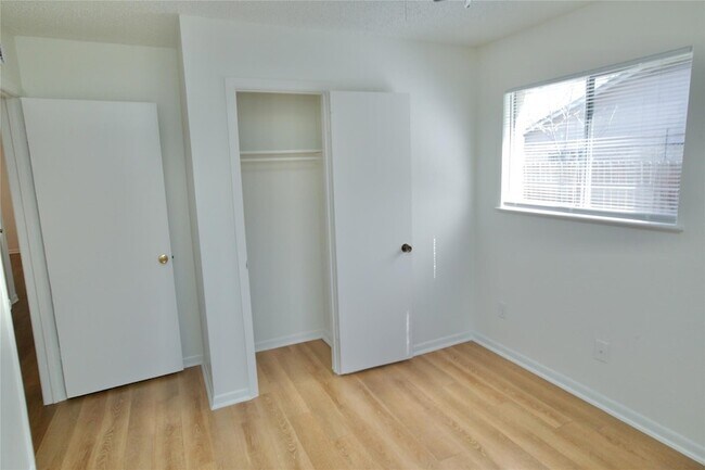 Building Photo - 1301 Glenda Dr