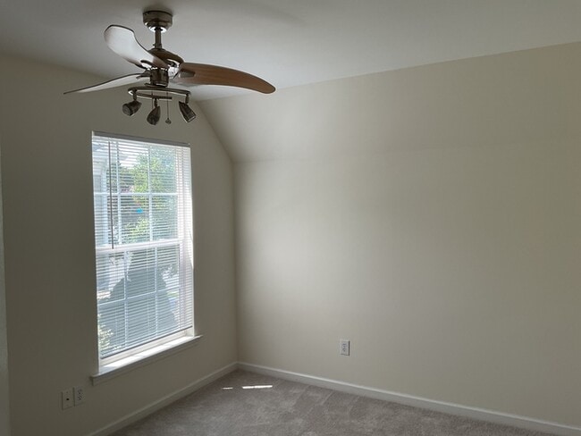 Building Photo - 3 bed, 2.5 bath in desirable Willowmere!