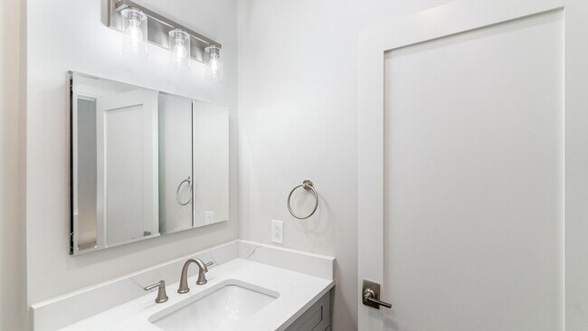 Building Photo - 232 Clarendon St